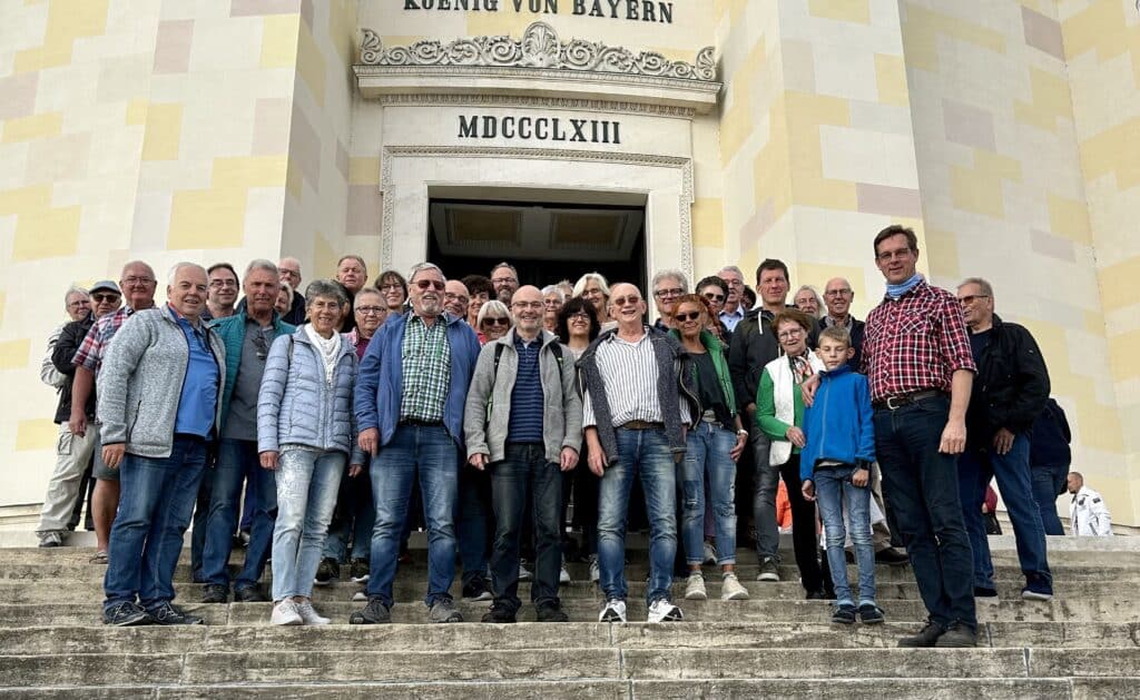 Gruppenfoto Liedrkranz auf der Treppe