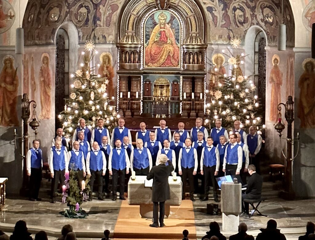 Der Männerchor in der Kirche